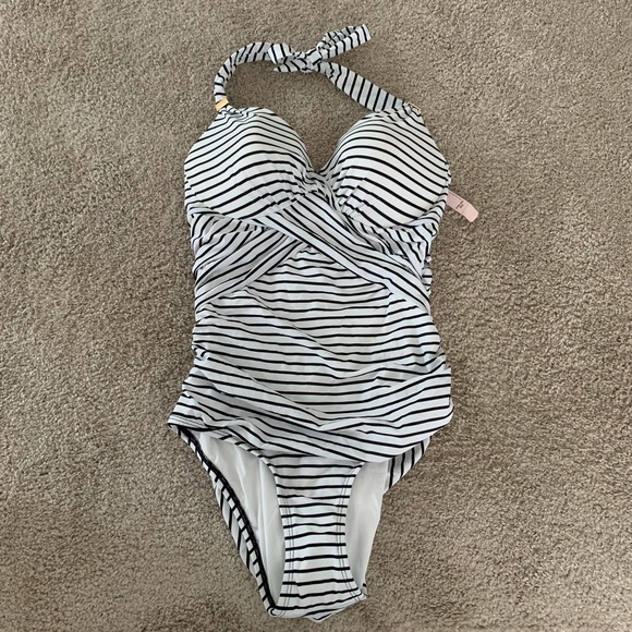 NWT Victoria’s Secret The Unforgettable One Piece - Picture 1 of 8